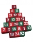 Preview: Adventskalender rot/grün/weinrot, Karton mit silbernen Zahlen für 24 Trüffel/Pralinen von ca. 3,5cm, Tannenform